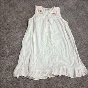 Vintage 90s 100% Cotton White Sleeveless Nightgown with Floral Embroidery